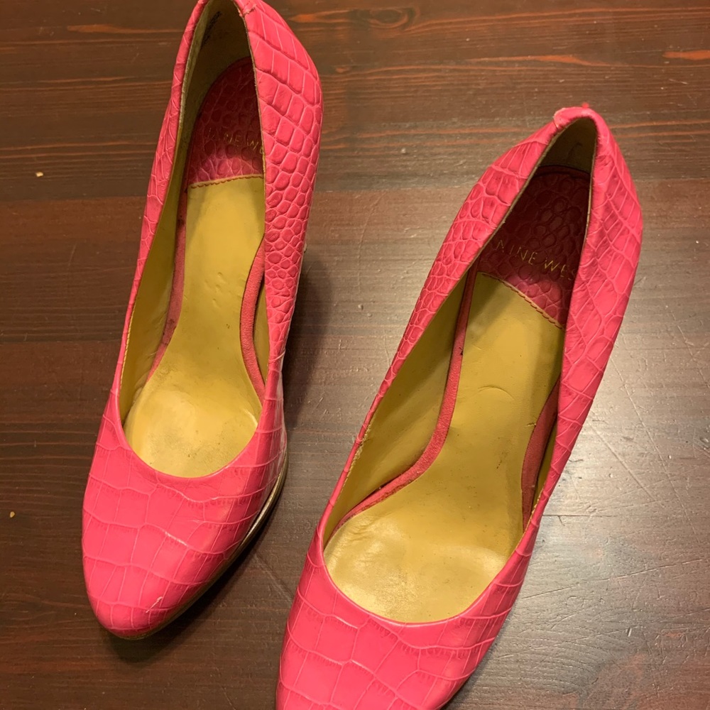 Nine West Rocha hot pink pump